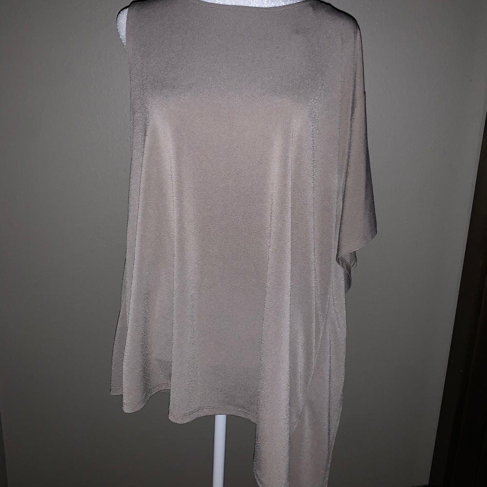 Women’s dressy top, new